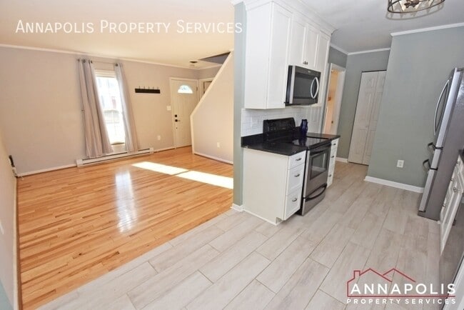 Building Photo - 1011 Hyde Park Dr