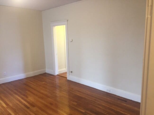 Building Photo - Nicely renovated 1 bed near the heart of Fenway!