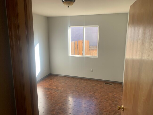 Building Photo - 5615 Marabou Way