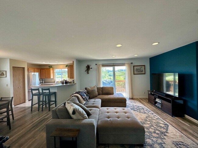 Building Photo - ***PENDING APPLICATIONS***3 Bed/2 Bath Qui...