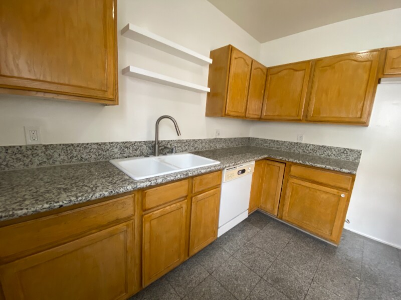 Building Photo - 9006 Burton Way