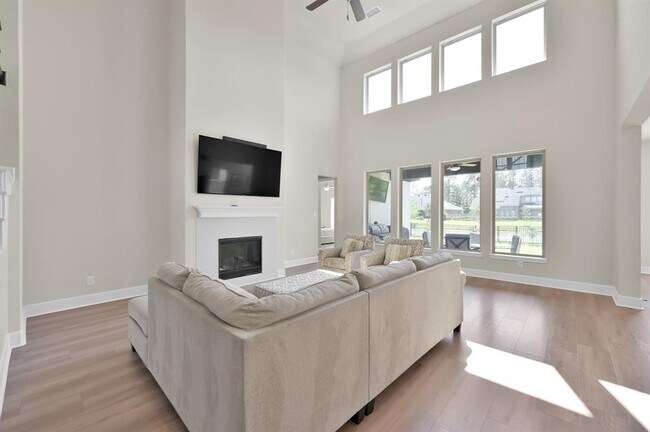 Building Photo - 10640 Red Tail Pl