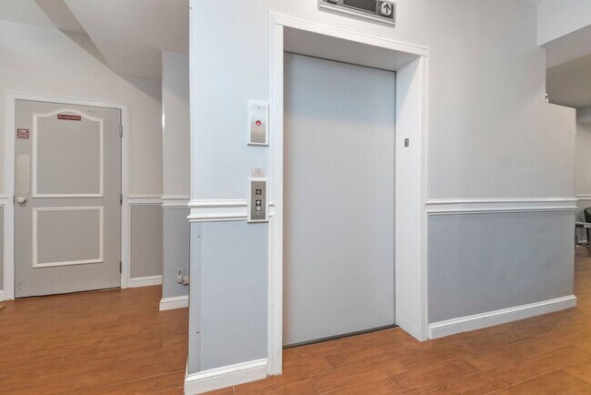 Building Photo - 19 Wiget St