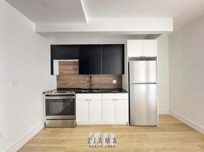 Primary Photo - 2 bedroom in BROOKLYN NY 11210