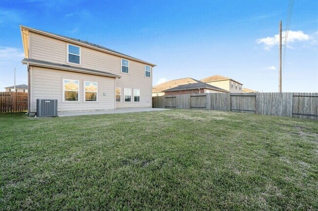 Building Photo - Modern Rosharon Home