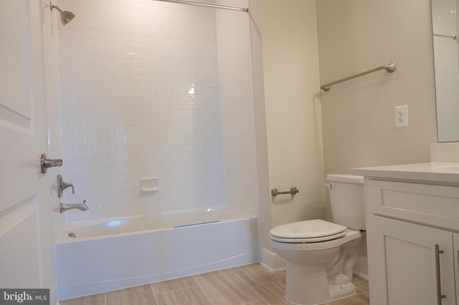 Building Photo - 210 Decoverly Dr