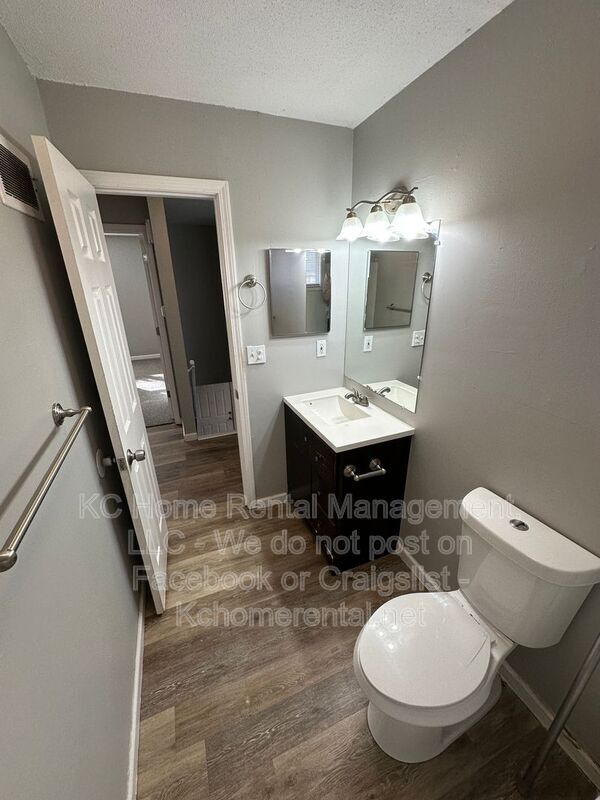 Building Photo - 10906 W 95th St