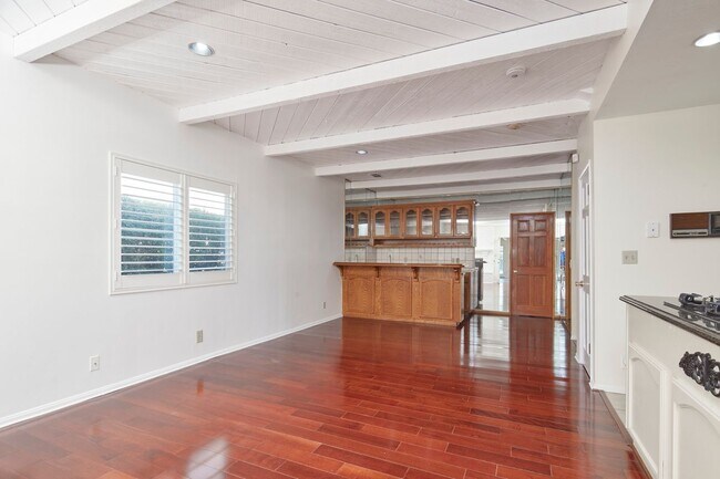 Building Photo - 1430 Lovell Ave
