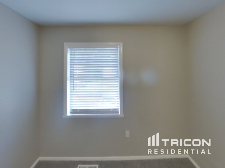 Building Photo - 721 Sequoia Dr