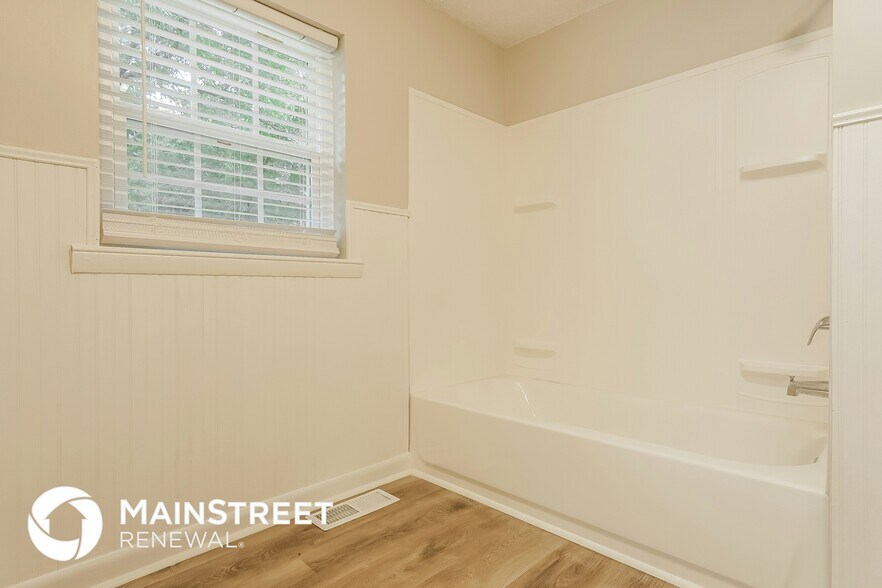 Building Photo - 2112 Headrick Rd