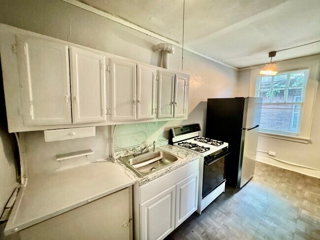 Building Photo - 1043 Saint Charles Ave NE