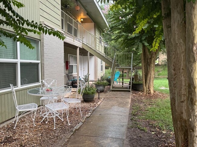Building Photo - 112 Lady Bird Ln
