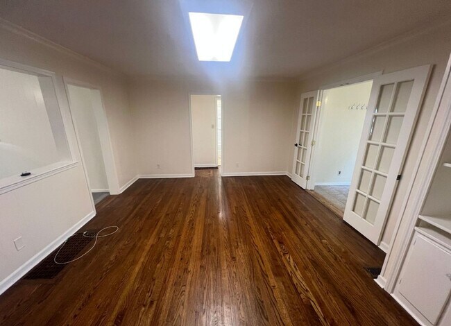 Building Photo - Coming Soon! Spacious 3-Bed, 2-Bath Home i...