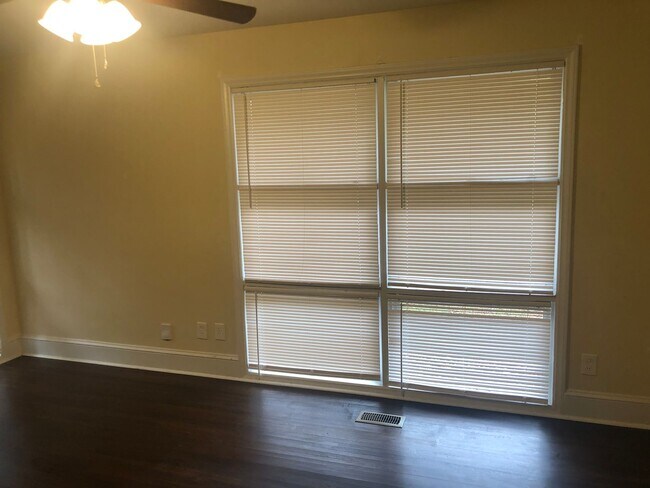 Building Photo - Dresden E - Westchester Duplex