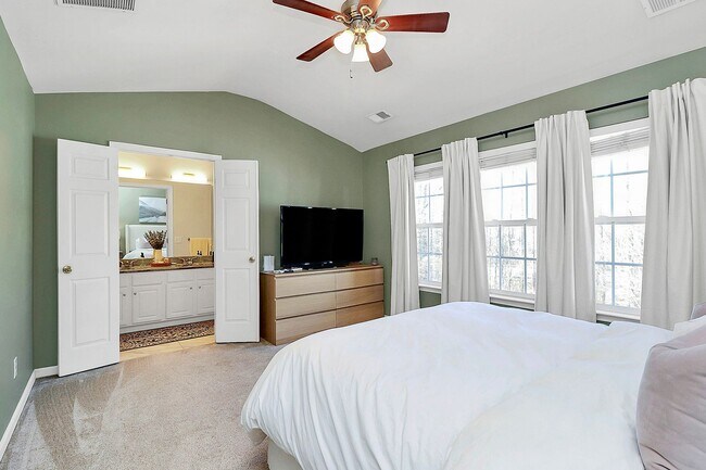 Building Photo - South Park Townhome for Rent!