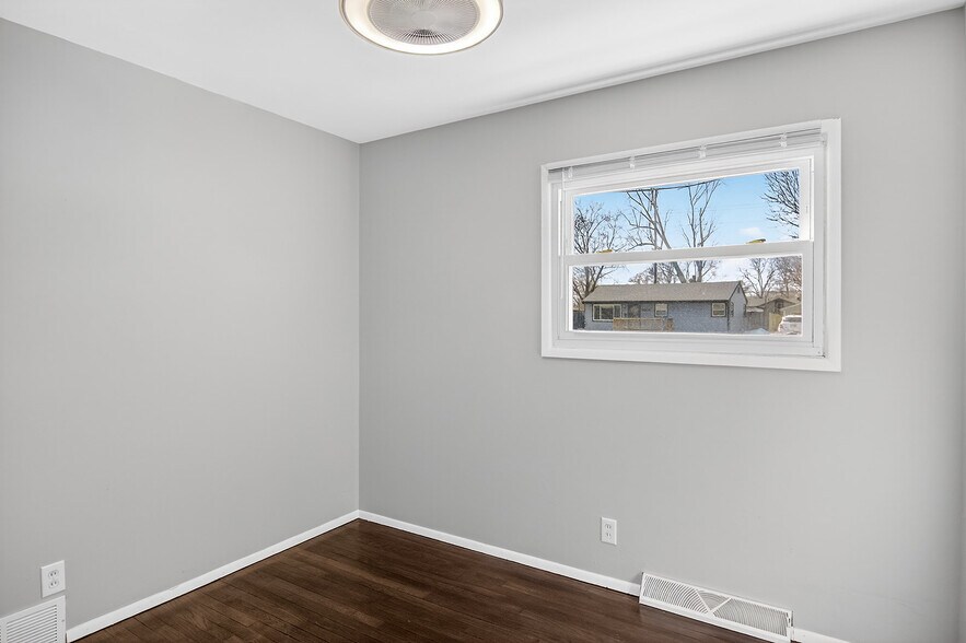 Building Photo - 7407 Saturn St