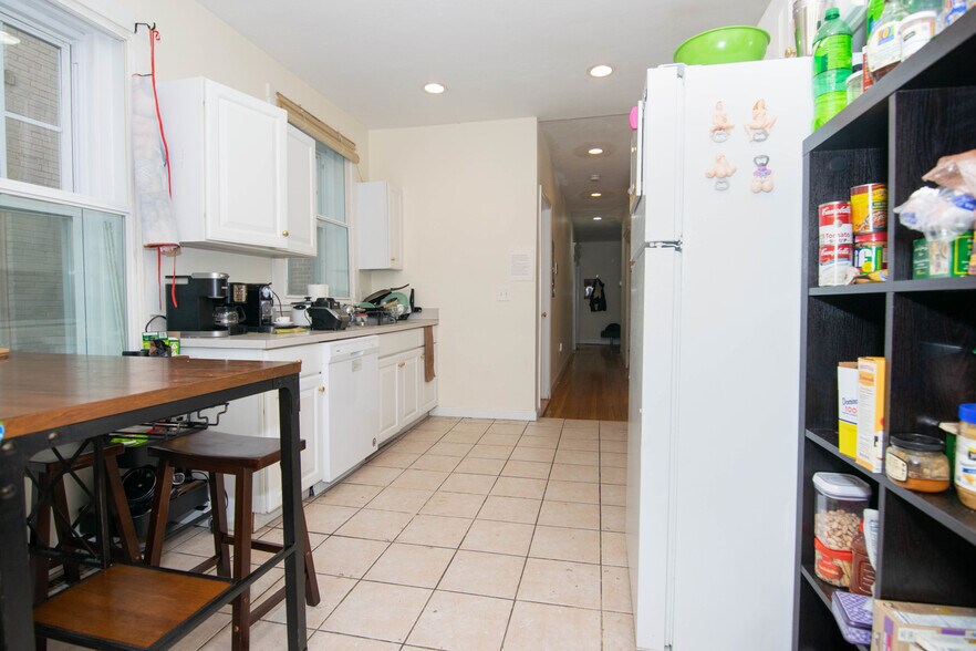 Building Photo - 60 Gibbs St