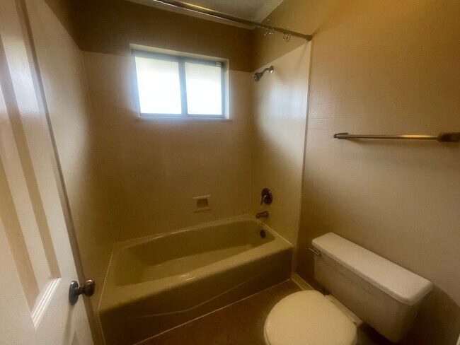 Building Photo - Must See! Welcoming Home In Greenacres Place!