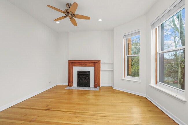 Building Photo - 908 W Grace St