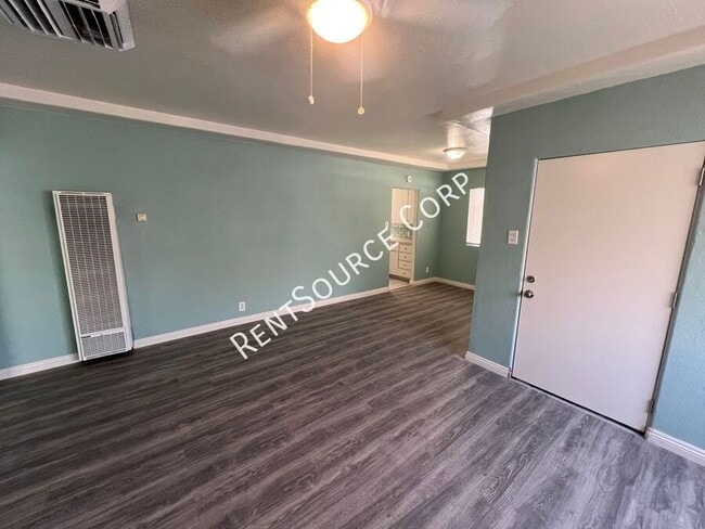 Building Photo - 808 Arville Ave