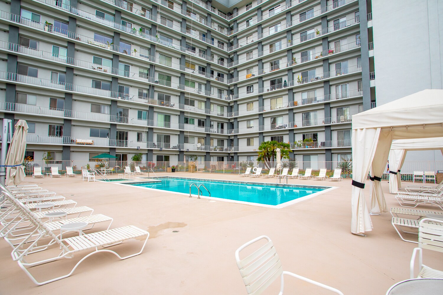 Building Photo - 100 S Doheny Dr