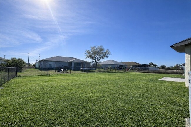 Building Photo - 1222 NE 40th Terrace