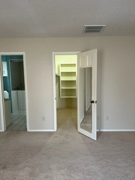 Building Photo - 1242 S Sugar Hill Pl