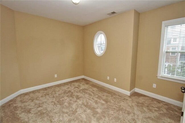 Building Photo - 3029 Woodwalk Dr SE