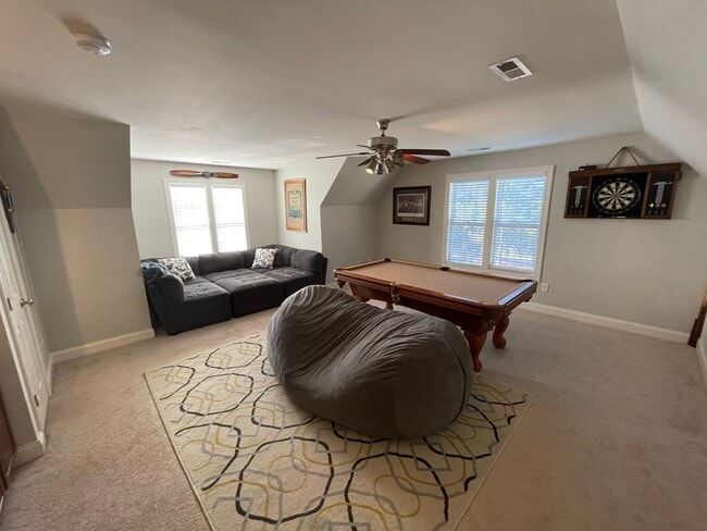 Building Photo - 4 Bedroom 3.5 Bath Home in Carolina Lakes!