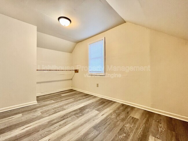 Building Photo - 1656 Fremont Ave NW