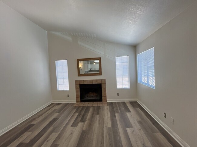 Building Photo - A stunning 2-bedroom, 1-bathroom rental pr...