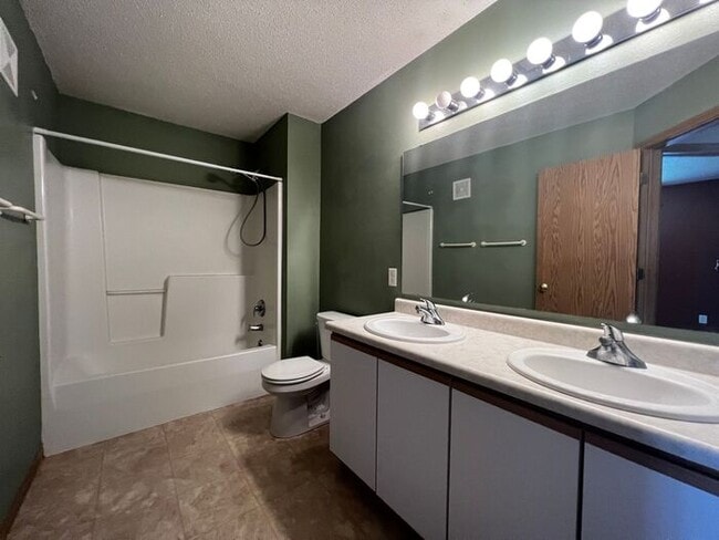 Building Photo - $1,250 | 2 Bedroom, 1 Bathroom Condo | Pet...