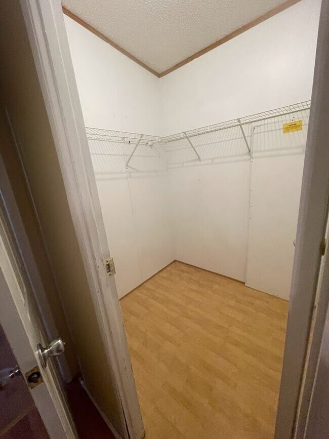 Building Photo - New on Market!