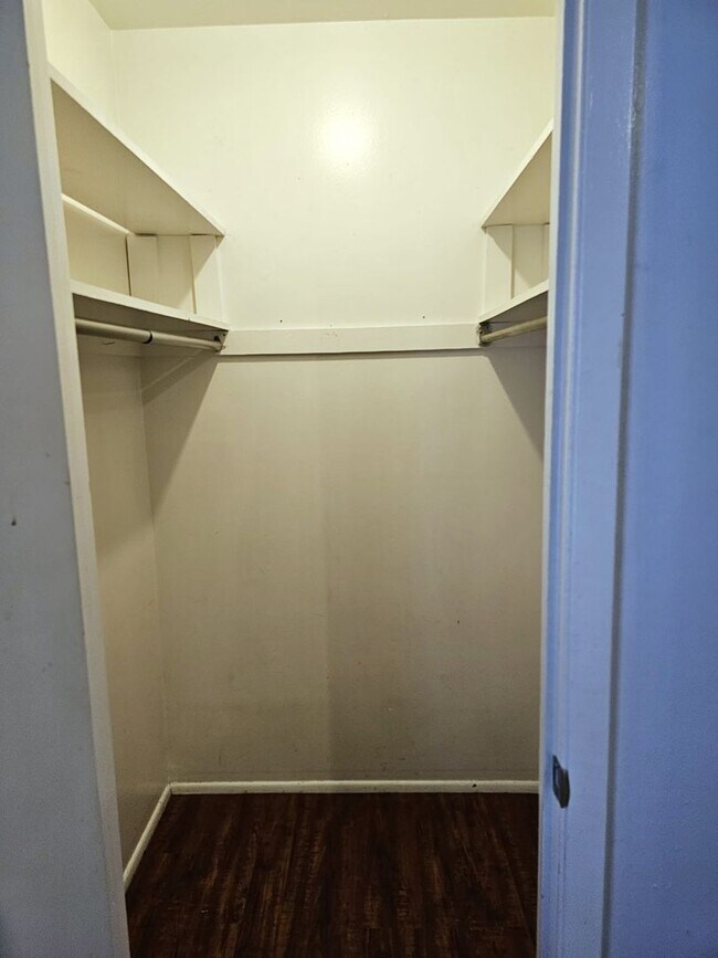Building Photo - 68 E 200 S