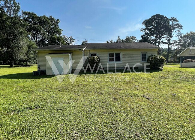 Building Photo - NO STEPS...RANCHER HOME LOCATED IN FOUNTAI...