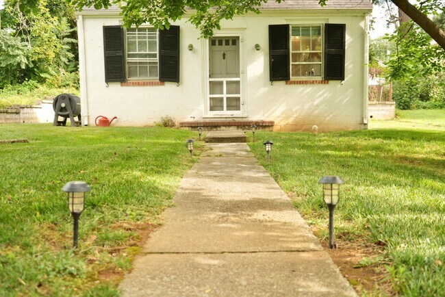 Building Photo - 2321 Fontaine Ave Ext