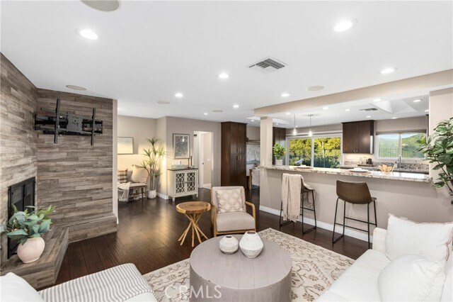 Building Photo - 1377 Hazelwood Pl