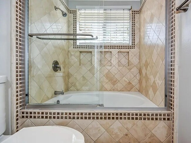 Building Photo - 10 Promontory Park