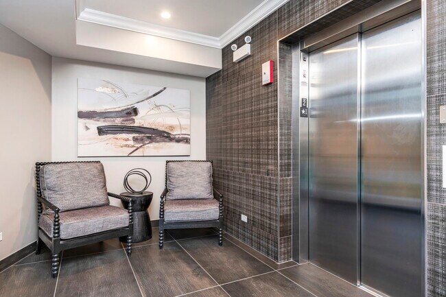 Building Photo - 1610 N Normandy Ave