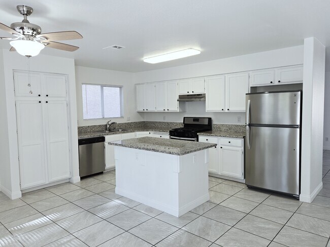 Building Photo - 9433 Valencia Canyon Dr