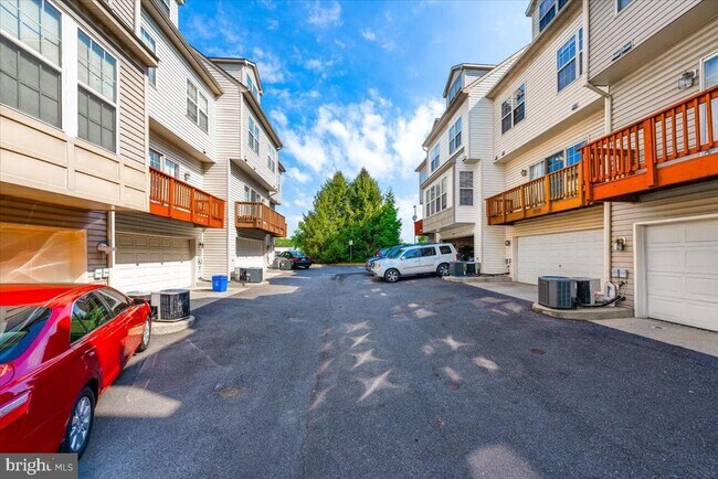 Building Photo - 12121 Amber Ridge Cir