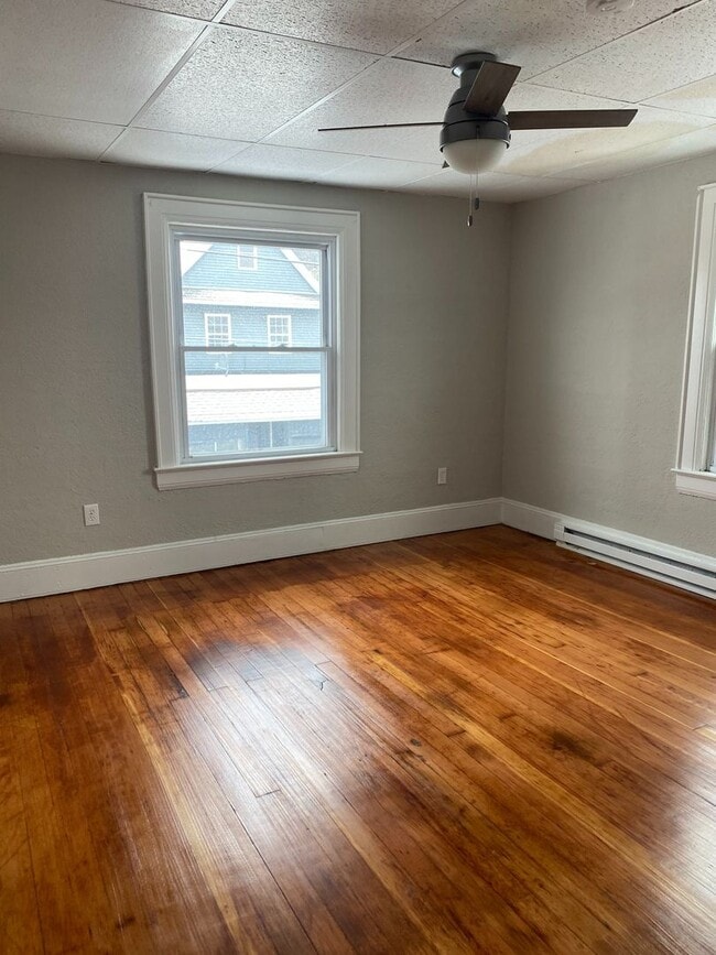 Building Photo - 820 Main St