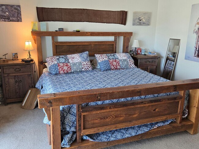 Building Photo - Gorgeous South West Escondido Home! $4,200/Month.  Pets Allowed - Text 619-889-8400