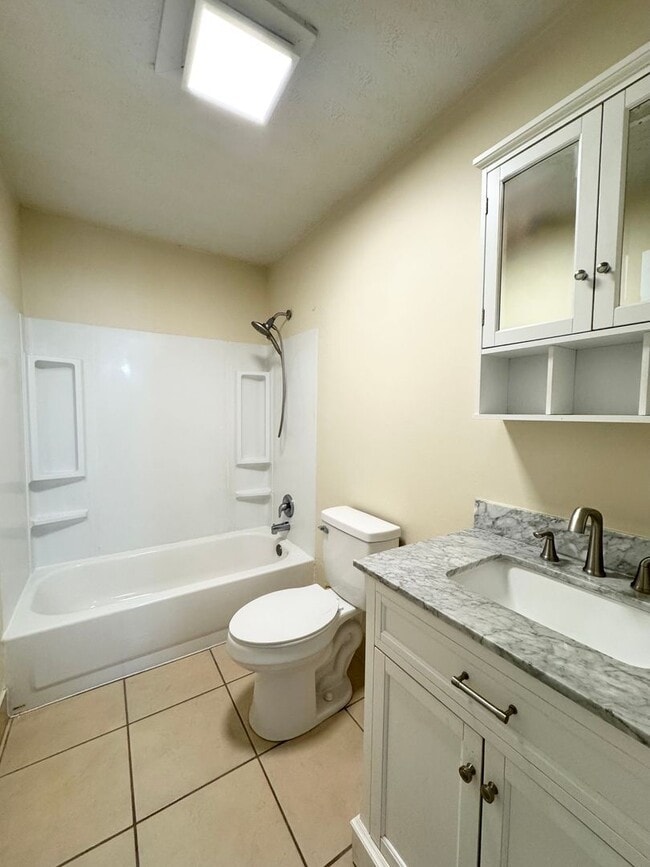 Building Photo - Spacious Two Bedroom Home! Available Now!