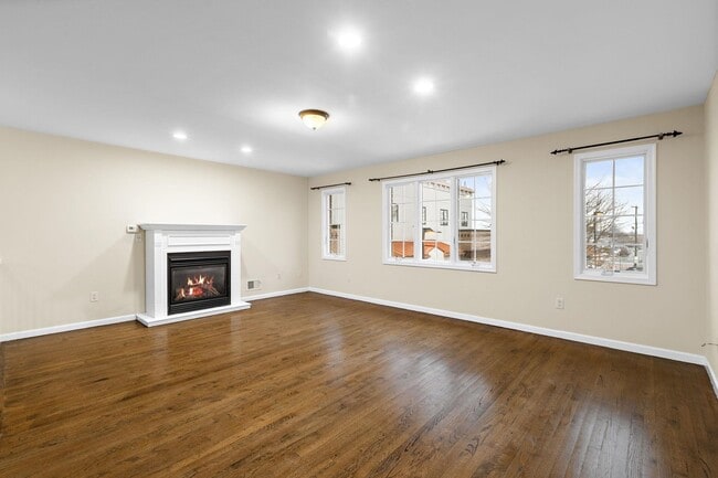 Building Photo - 12 Liberty Ct.