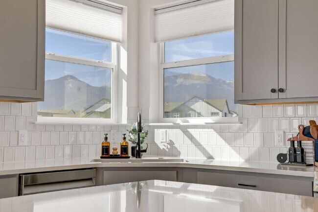 Building Photo - New luxury 4 bedroom, 3.5 bathroom home on a premium lot backing to open space with breathtaking ...