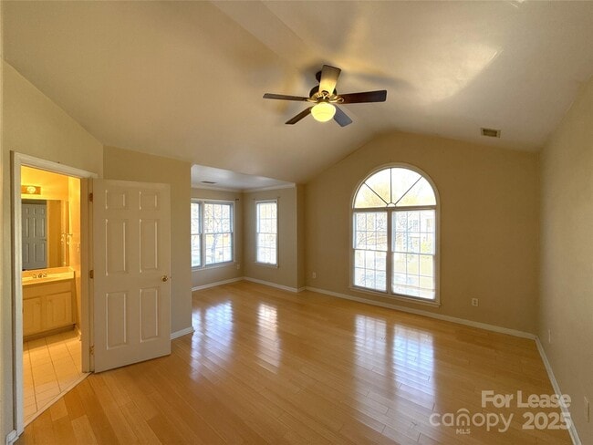 Building Photo - 1928 Dearmon Dr