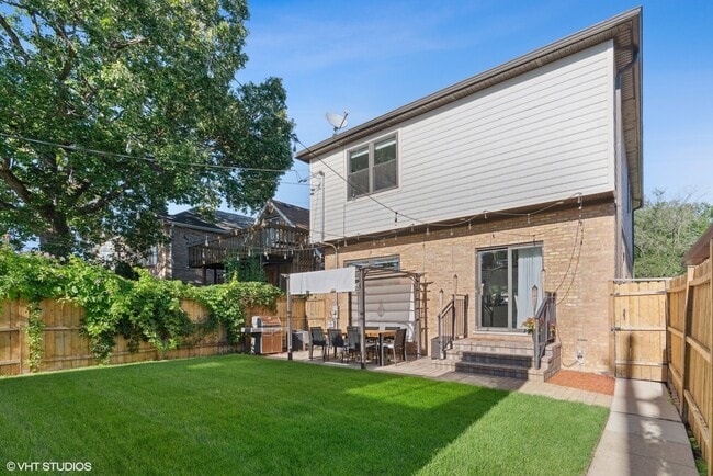 Building Photo - 6324 N Keeler Ave