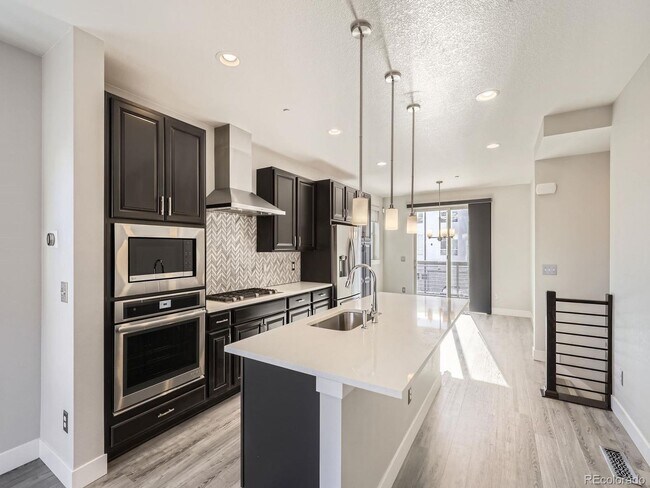 Building Photo - 2 bedroom townhome in Northfield Central Park Denver.