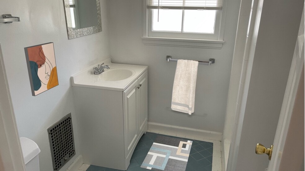 Building Photo - 10942 Moorpark St